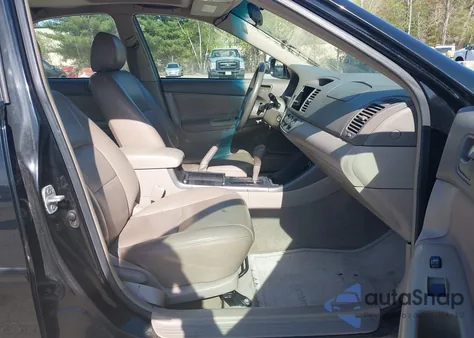 2002 Toyota Camry Le z USA, uszkodzony, nr VIN 4T1BE32K62U017256